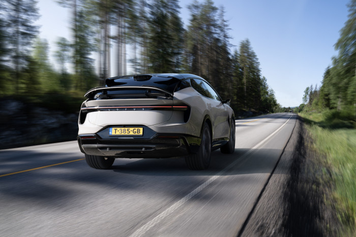 F&uuml;r alle drei Eletre-Versionen (Basis, S und R) steht nur eine gro&szlig;e 112-kWh-Batterie zur Verf&uuml;gung. (Bild: Lotus)